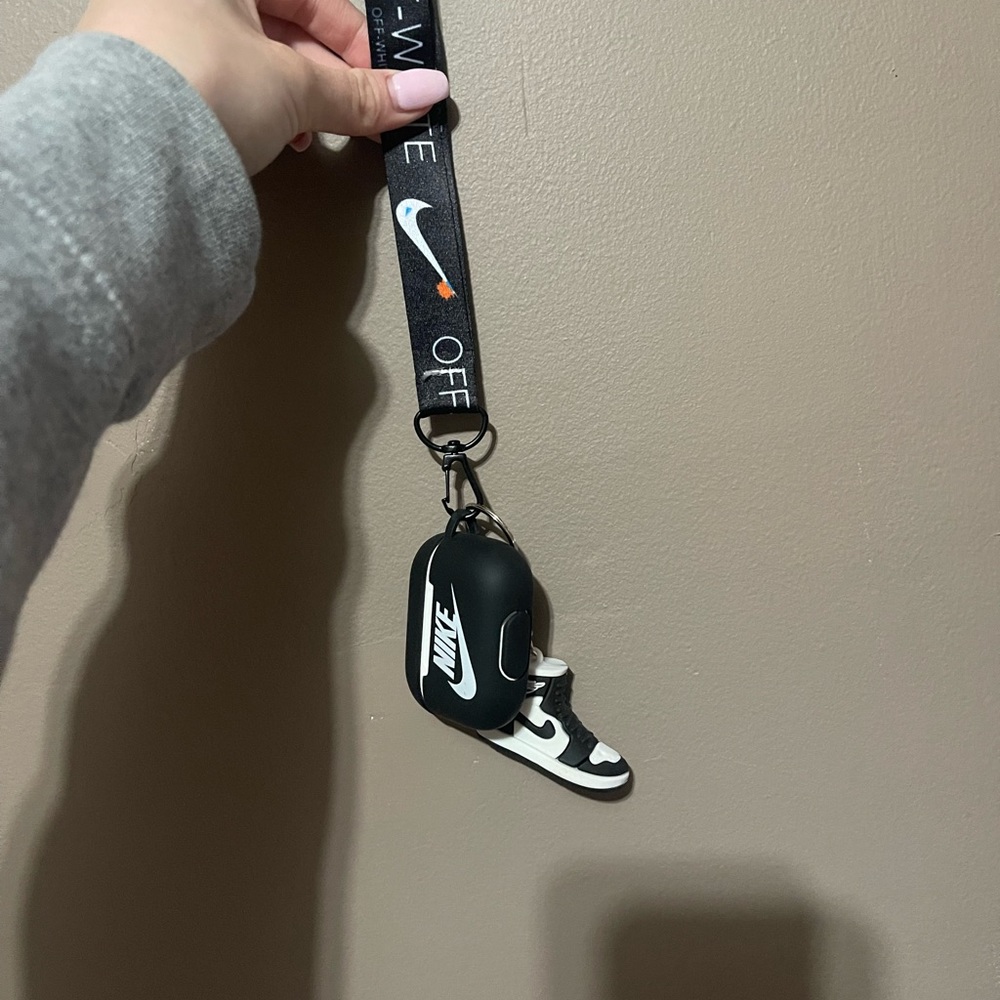 Nike airpod pro case and keychain